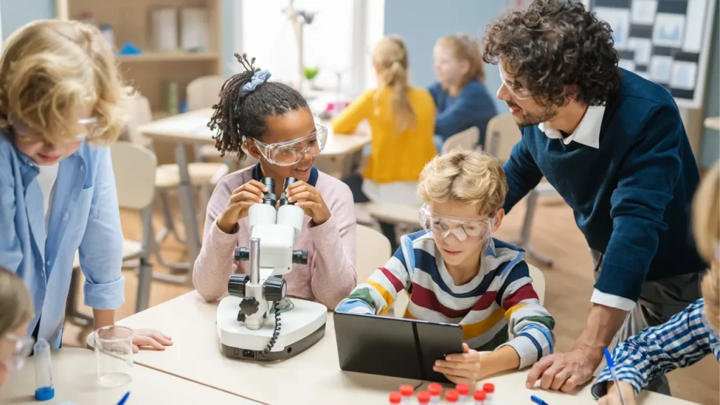 Why Microlearning Lifts Engagement and Lowers Turnover in Sales Teams