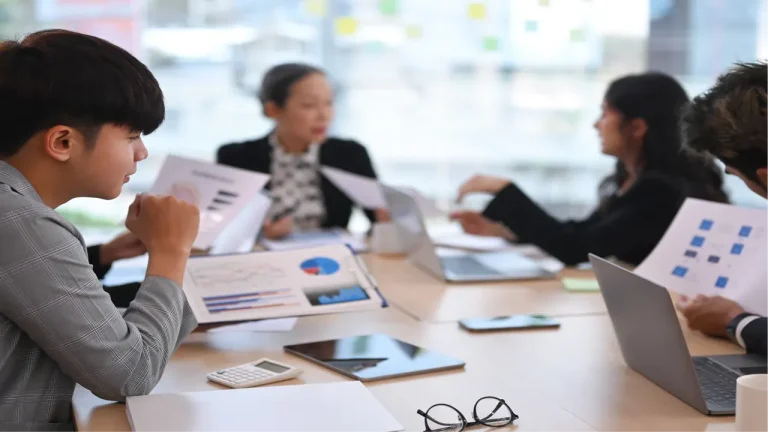 Signal-Based-Selling-Why -the-Best-Sales-Teams-Stop-Chasing-Leads-and-Start-Following-Buying-Signals